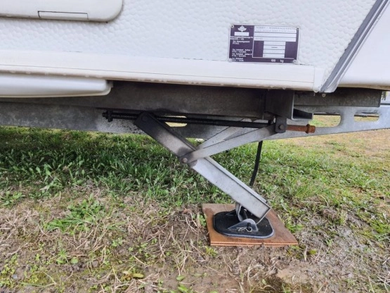                         Sprzedam piękną przyczepę Hobby 495 Exclusive + namiot Isabella - zdjęcie 8
                        