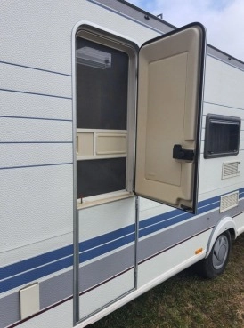                         Sprzedam piękną przyczepę Hobby 495 Exclusive + namiot Isabella - zdjęcie 9
                        