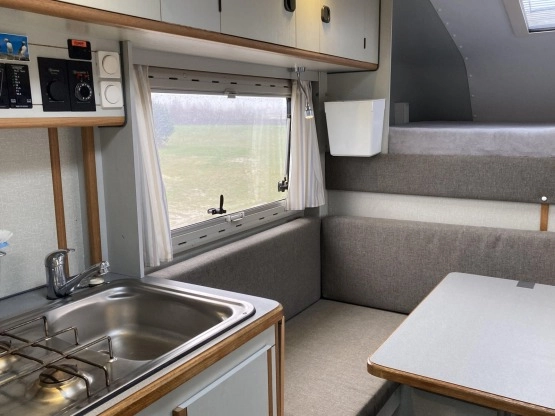                         Kamper na pickup TISCHER TRAIL 260, stan PERFEKCYJNY - zdjęcie 3
                        