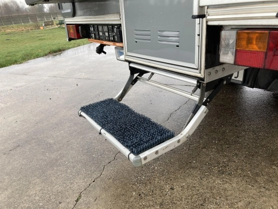                         Kamper na pickup TISCHER TRAIL 260, stan PERFEKCYJNY - zdjęcie 7
                        