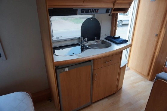                         Przyczepa Hobby Excellent 495 2003r. Mover Stan BDB Zarej.  - zdjęcie 9
                        