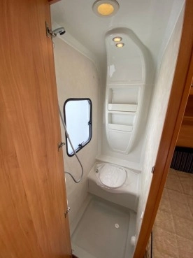                         ADRIA ADORA 562UP z 2005r. 1400kg DMC , przedsionek + drewniany podest , pokrowiec na zimę. Woj. Pomorskie - zdjęcie 11
                        