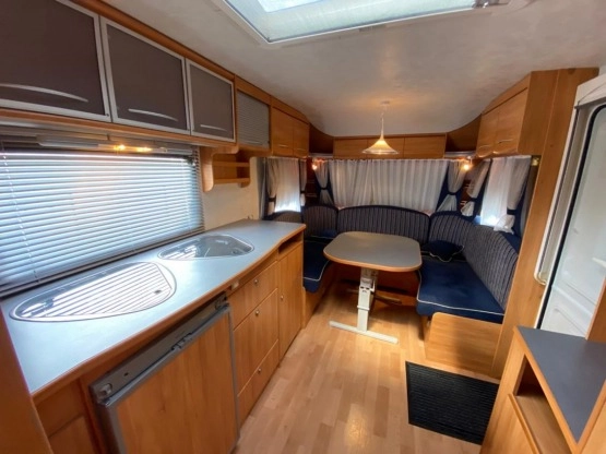                         ADRIA ADORA 562UP z 2005r. 1400kg DMC , przedsionek + drewniany podest , pokrowiec na zimę. Woj. Pomorskie - zdjęcie 2
                        