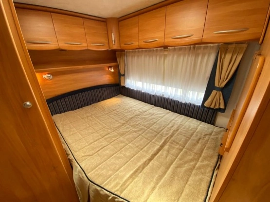                         ADRIA ADORA 562UP z 2005r. 1400kg DMC , przedsionek + drewniany podest , pokrowiec na zimę. Woj. Pomorskie - zdjęcie 5
                        