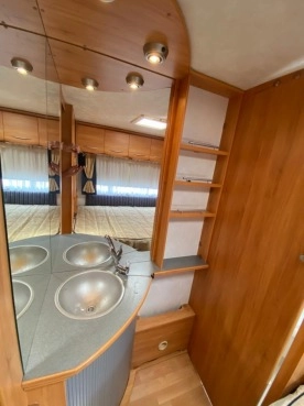                         ADRIA ADORA 562UP z 2005r. 1400kg DMC , przedsionek + drewniany podest , pokrowiec na zimę. Woj. Pomorskie - zdjęcie 9
                        