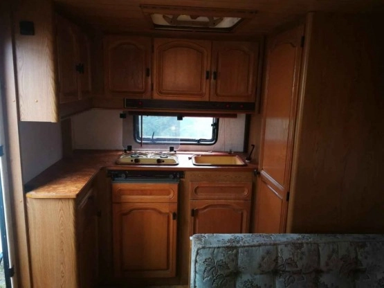                         Przyczepa Burstner 1989 - zdjęcie 5
                        