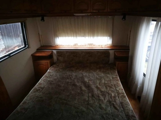                         Przyczepa Burstner 1989 - zdjęcie 8
                        