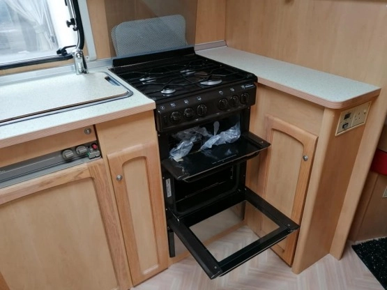                         Przyczepa burstner 2000 - zdjęcie 11
                        