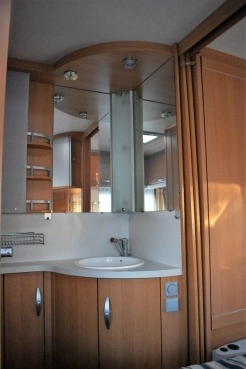                         KNAUS Azur 500FU Premium 4/5 os. Moover, prysznic, toaleta - zdjęcie 10
                        