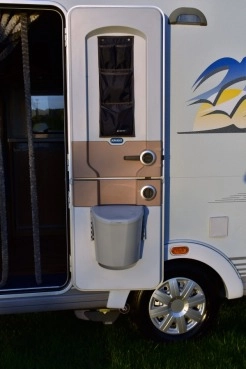                         KNAUS Azur 500FU Premium 4/5 os. Moover, prysznic, toaleta - zdjęcie 5
                        