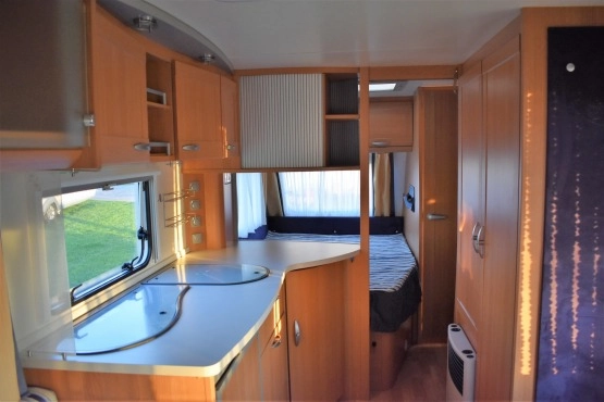                         KNAUS Azur 500FU Premium 4/5 os. Moover, prysznic, toaleta - zdjęcie 6
                        