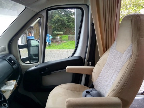                         Kamper Fiat Ducato Carado A464 Alkowa 5/6 Osób Idealny - zdjęcie 12
                        