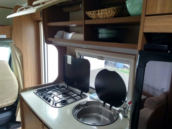                         Kamper Fiat Ducato Carado A464 Alkowa 5/6 Osób Idealny - zdjęcie 14
                        