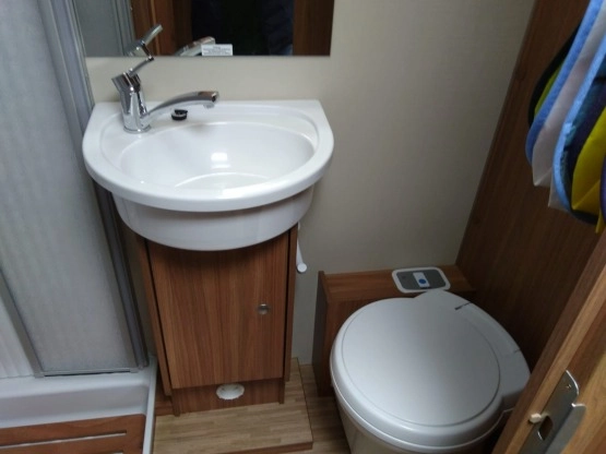                         Kamper Fiat Ducato Carado A464 Alkowa 5/6 Osób Idealny - zdjęcie 5
                        