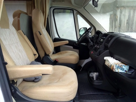                         Kamper Fiat Ducato Carado A464 Alkowa 5/6 Osób Idealny - zdjęcie 6
                        