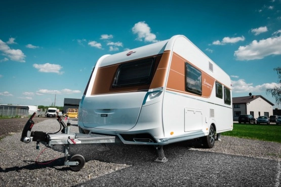                         Sprzedam nową przyczepę Burstner Averso Harmony Line 490 TS  - zdjęcie 1
                        
