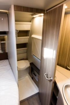                         Sprzedam nową przyczepę Burstner Averso Harmony Line 490 TS  - zdjęcie 4
                        