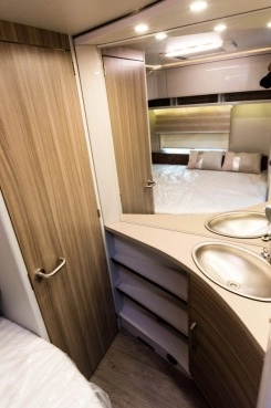                         Sprzedam nową przyczepę Burstner Averso Harmony Line 490 TS  - zdjęcie 5
                        