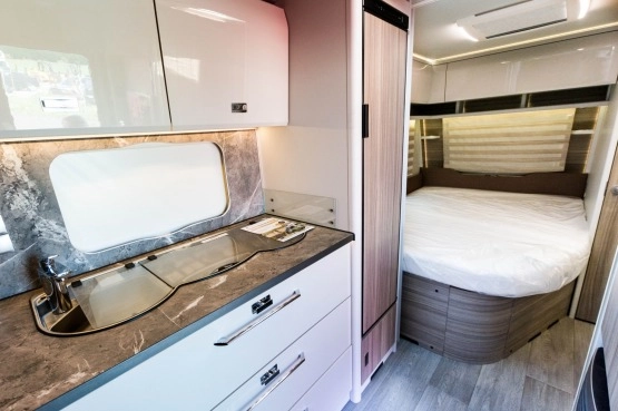                         Sprzedam nową przyczepę Burstner Averso Harmony Line 490 TS  - zdjęcie 8
                        