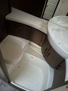                         Przyczepa kempingowa Hobby 650 KFU Prestige, rok 2017 - zdjęcie 9
                        