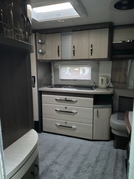                         Przyczepa kempingowa Hobby 650 KFU Prestige, rok 2017 - zdjęcie 3
                        