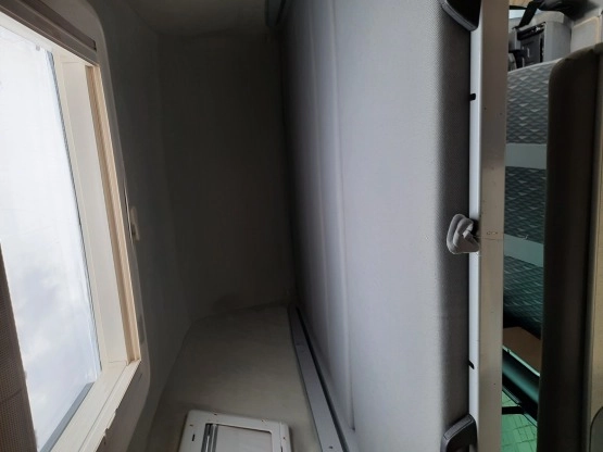                         Kamper Ford Transit Nugget Westfalia - zdjęcie 7
                        