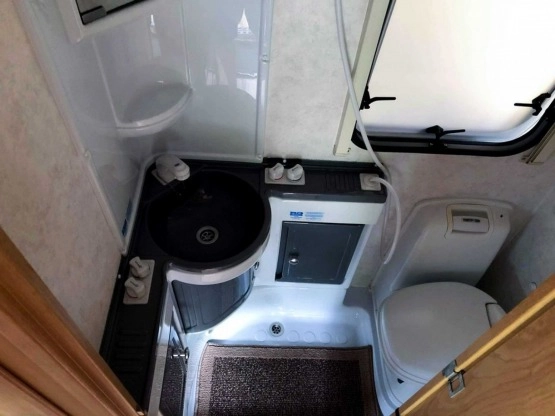                         Przyczepa kempingowa LUNAR ARIVA - zdjęcie 8
                        