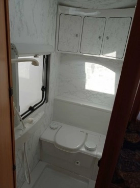                         Przyczepa kempingowa LMC Luxus 490 - zdjęcie 6
                        