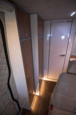                         Kamper Volkswagen Crafter camper Ebacamp 2017 - zdjęcie 6
                        