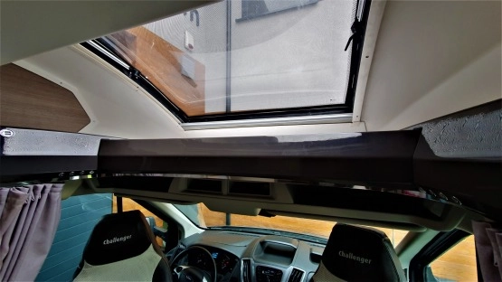                         Ford Challenger Genesis 288 EB - zdjęcie 17
                        