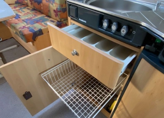                         Dethleffs Camper 470 z przedsionkiem Isabella  - zdjęcie 15
                        