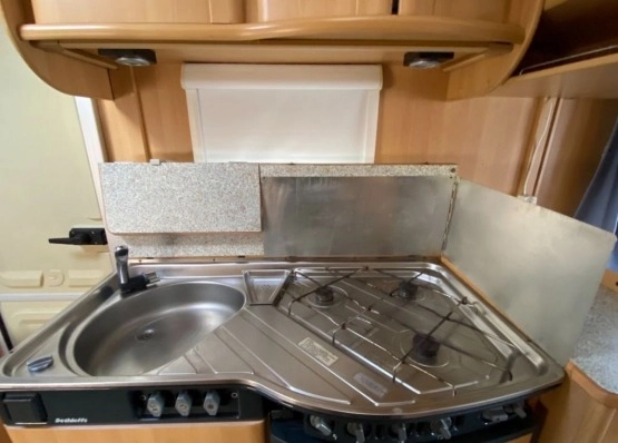                         Dethleffs Camper 470 z przedsionkiem Isabella  - zdjęcie 16
                        