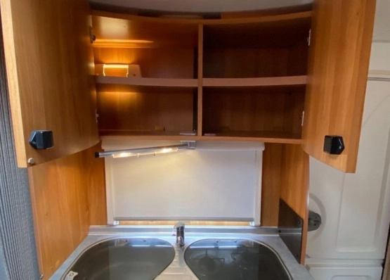                         Przyczepa kempingowa Burstner Fliper 460 TL  - zdjęcie 12
                        