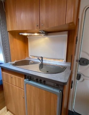                         Przyczepa kempingowa Burstner Fliper 460 TL  - zdjęcie 14
                        