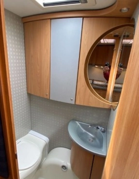                         Przyczepa kempingowa Burstner Fliper 460 TL  - zdjęcie 15
                        