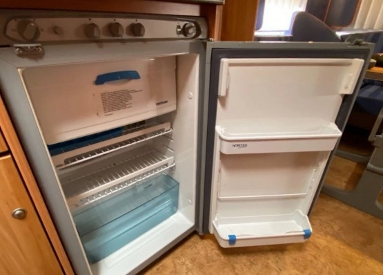                         Przyczepa kempingowa Burstner Fliper 460 TL  - zdjęcie 18
                        