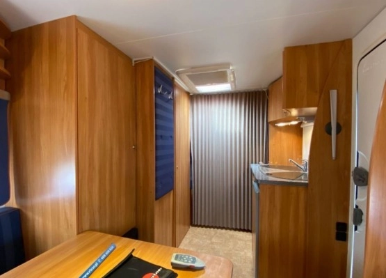                         Przyczepa kempingowa Burstner Fliper 460 TL  - zdjęcie 8
                        