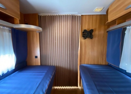                         Przyczepa kempingowa Burstner Fliper 460 TL  - zdjęcie 9
                        