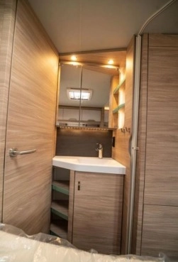                         Przyczepa kempingowa Knaus SÜDWIND 750 UDF - zdjęcie 12
                        