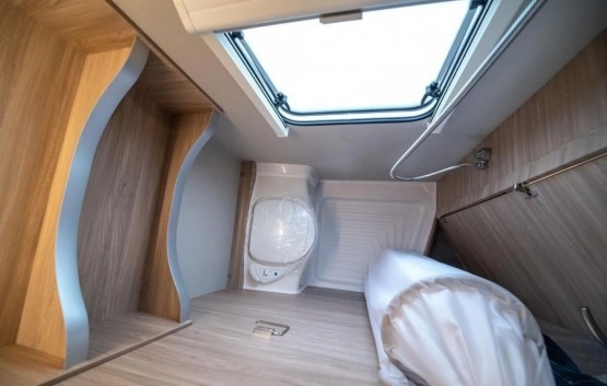                         Przyczepa kempingowa Knaus SÜDWIND 750 UDF - zdjęcie 13
                        