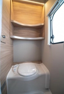                         Przyczepa kempingowa Knaus SÜDWIND 750 UDF - zdjęcie 14
                        