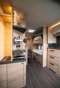                         Przyczepa kempingowa Knaus SÜDWIND 750 UDF - zdjęcie 9
                        