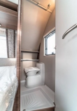                         KNAUS 450 FU - zdjęcie 4
                        