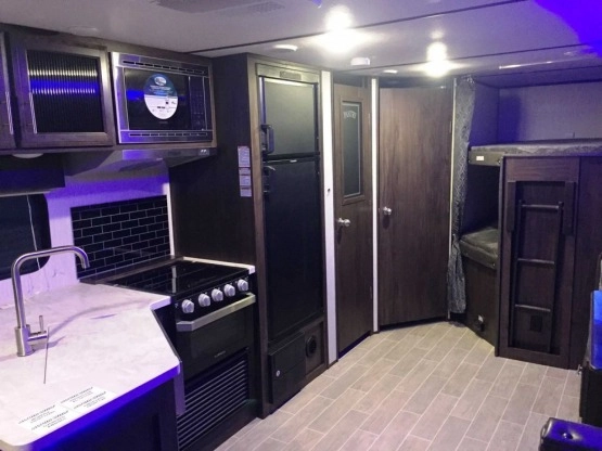                         Nowa najlepiej ocieplona przyczepa Alpha Wolf 26DBH 2020r - zdjęcie 2
                        