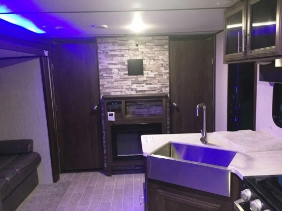                         Nowa najlepiej ocieplona przyczepa Alpha Wolf 26DBH 2020r - zdjęcie 3
                        