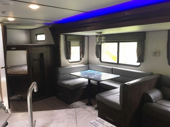                         Nowa najlepiej ocieplona przyczepa Alpha Wolf 26DBH 2020r - zdjęcie 5
                        