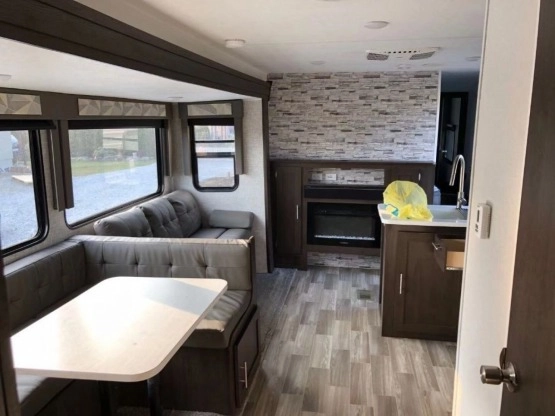                         Największa przyczepa kempingowa Forest River Salem 31KQBTS 2020 - zdjęcie 7
                        