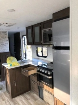                         Największa przyczepa kempingowa Forest River Salem 31KQBTS 2020 - zdjęcie 8
                        