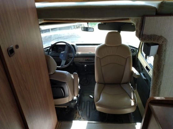                         Kamper samochód kempingowy Ford - zdjęcie 8
                        