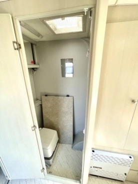                         Przyczeka kempingowa + namiot + mover + toaleta, ZADBANA - zdjęcie 2
                        